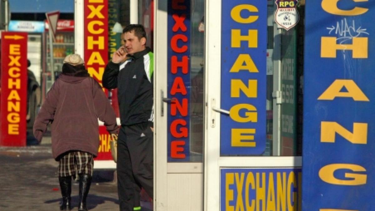 euro scade dar ramane deasupra pragului de 4 1 lei vezi cursul bnr