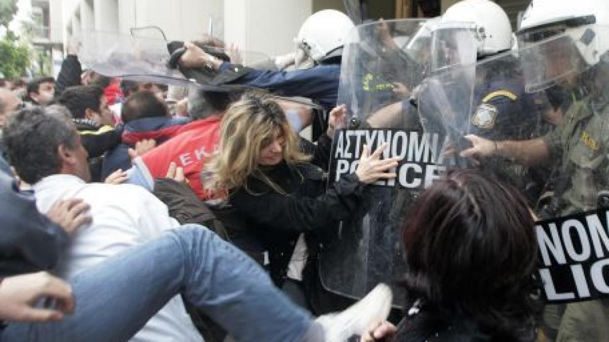 grecia ar putea renunta la moneda euro din cauza situatiei economice grave