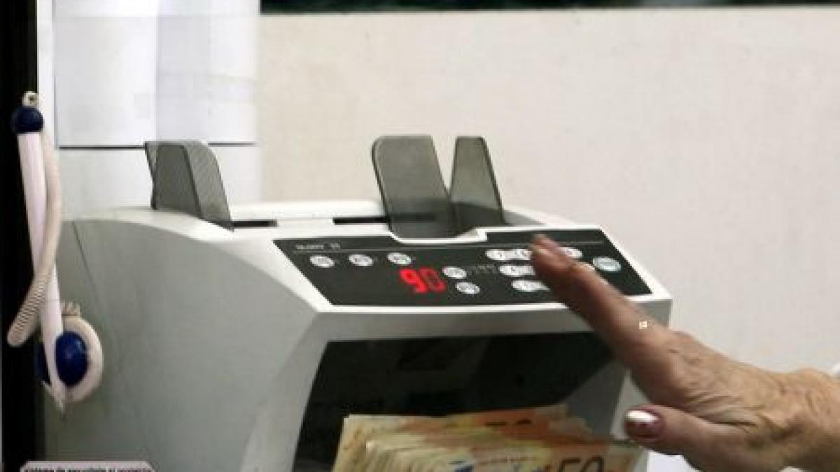 leul s a depreciat in raport cu euro si dolarul vezi cursul bnr