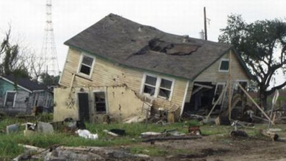 barbat in coma la spital dupa ce a fost prins sub daramaturile unei case la drobeta turnu severin