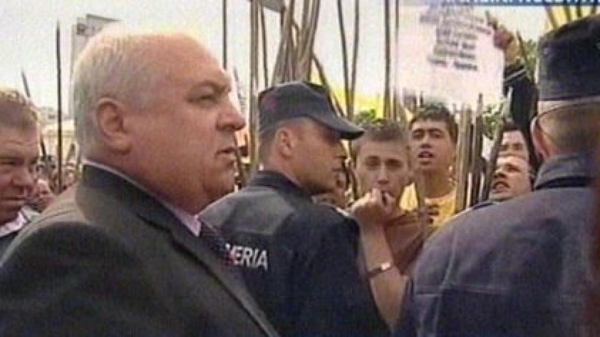 incidente intre tinerii liberali si jandarmi la marsul tnl din piata victoriei