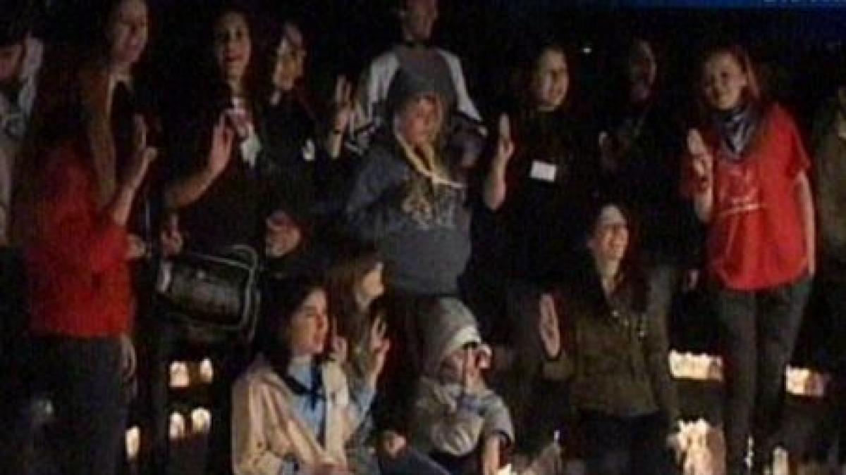 festivalul luminii cercetasii din toata tara au aprins zeci de mii de lumanari