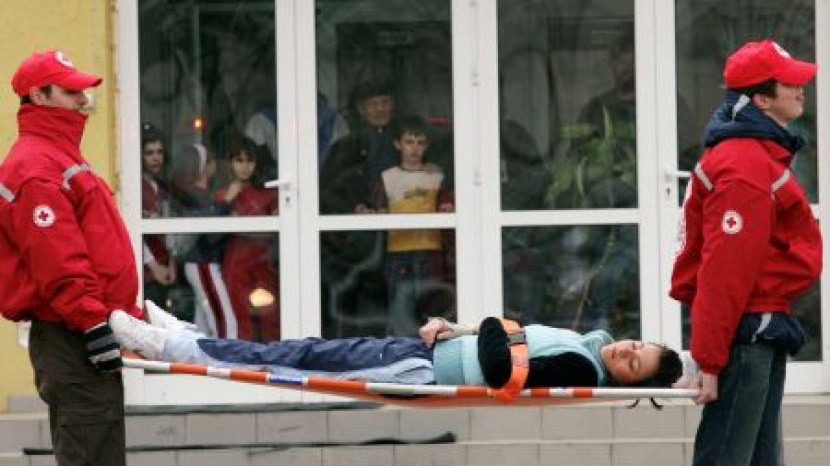 elevul care si a injunghiat un coleg a fost retinut este acuzat de tentativa de omor