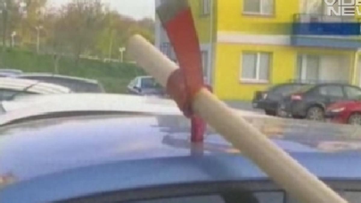 fostul director al unui spital din iasi si a gasit un tarnacop infipt in masina