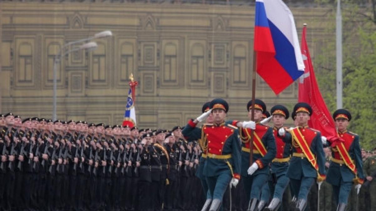 peste 20 000 de soldati marsaluiesc de ziua victoriei in piata rosie din moscova