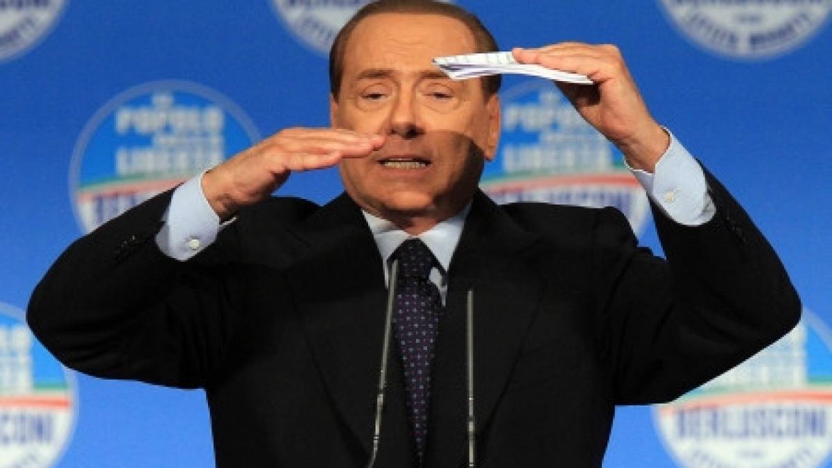 berlusconi intampinat cu proteste si huiduieli la milano