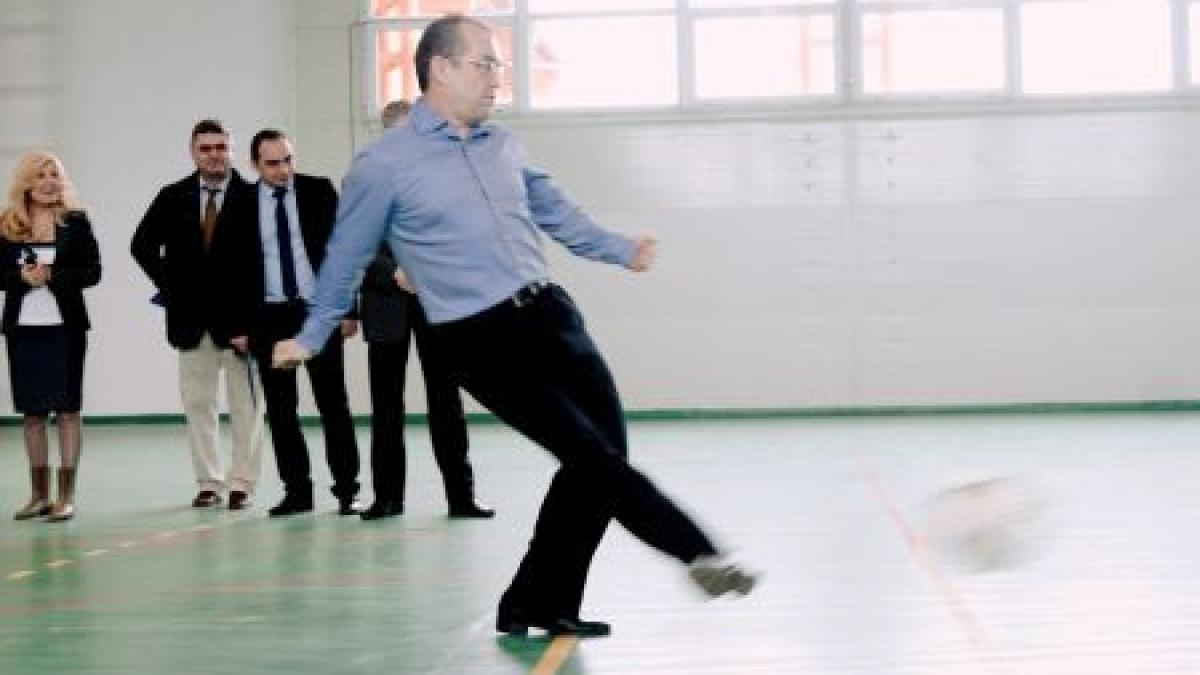 bugetarii romani printre cel mai prost platiti din ue vezi cat castiga boc si ceilalti premieri