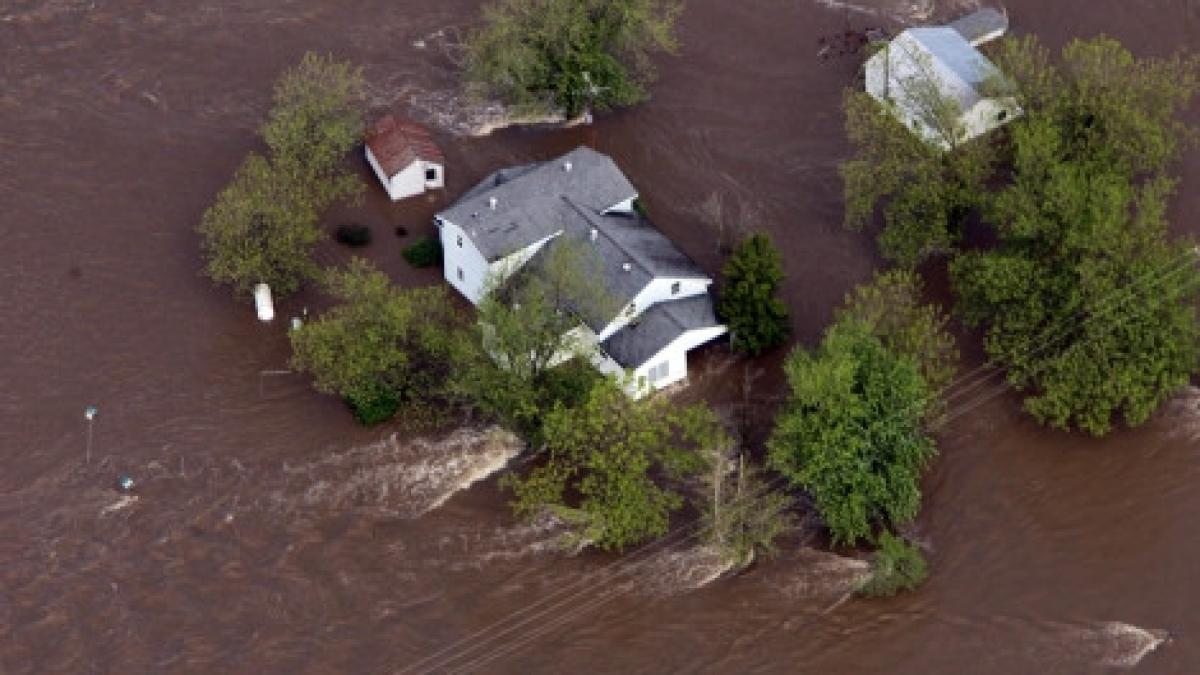 orase intregi din japonia sunt inundate de maree inalte