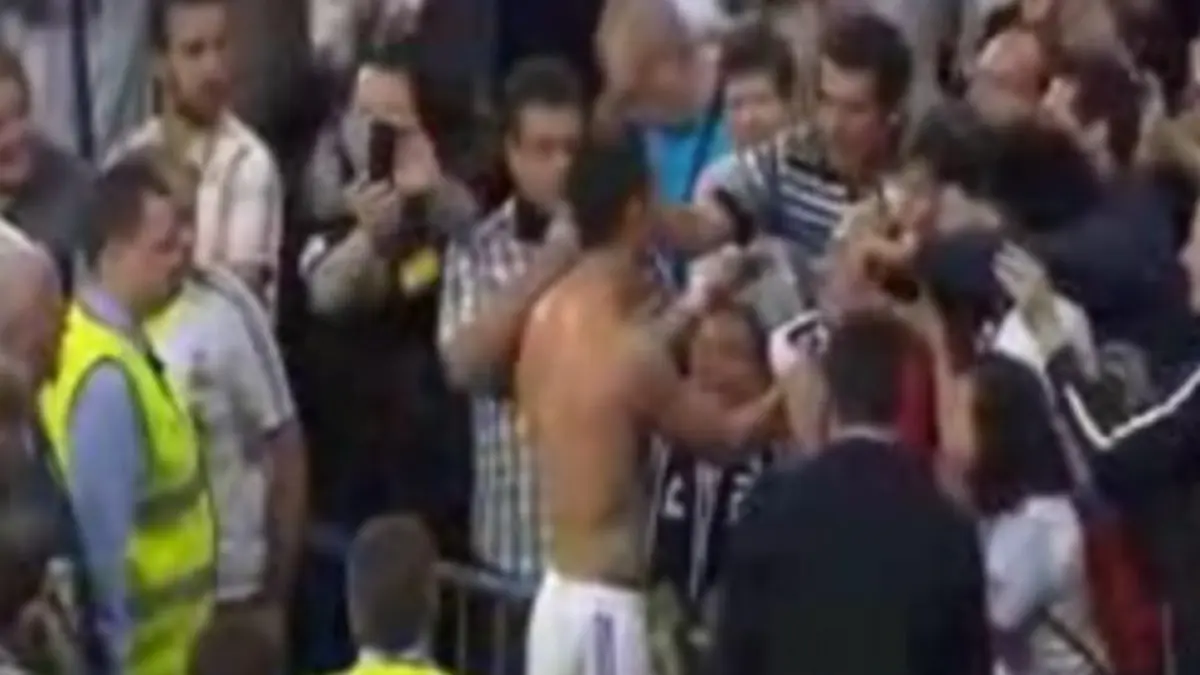cristiano ronaldo i a spart nasul unui spectator apoi i a oferit tricoul sau