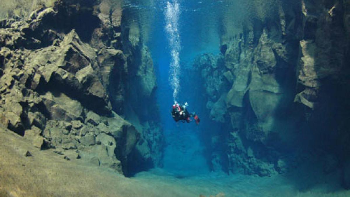 imagini senzationale surprinse sub apa intre placile tectonice ale americii si europei