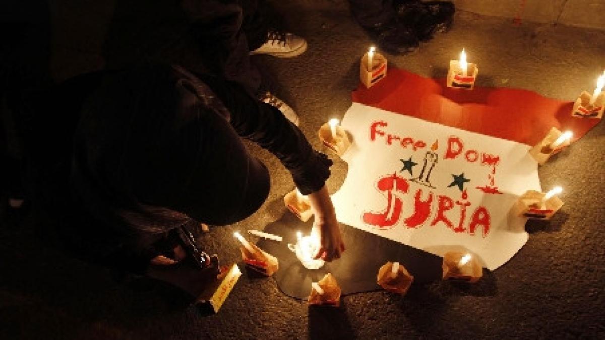 tancurile armatei siriene au atacat orasul hom capitala protestelor in siria