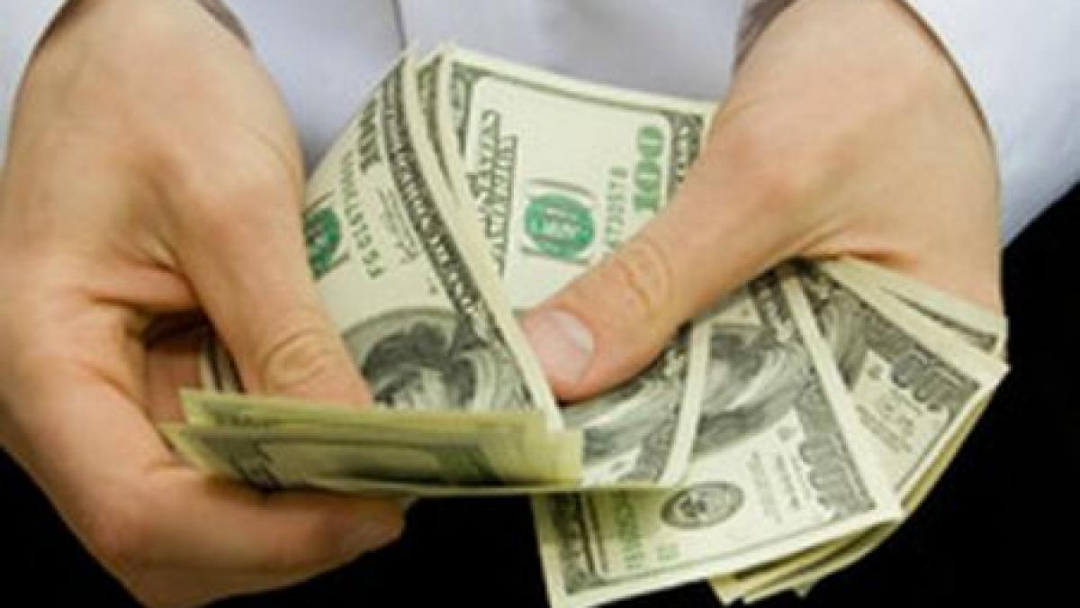 un bucurestean care a vrut sa si cumpere o masina s a ales cu o mana rupta si 20 000 euro lipsa