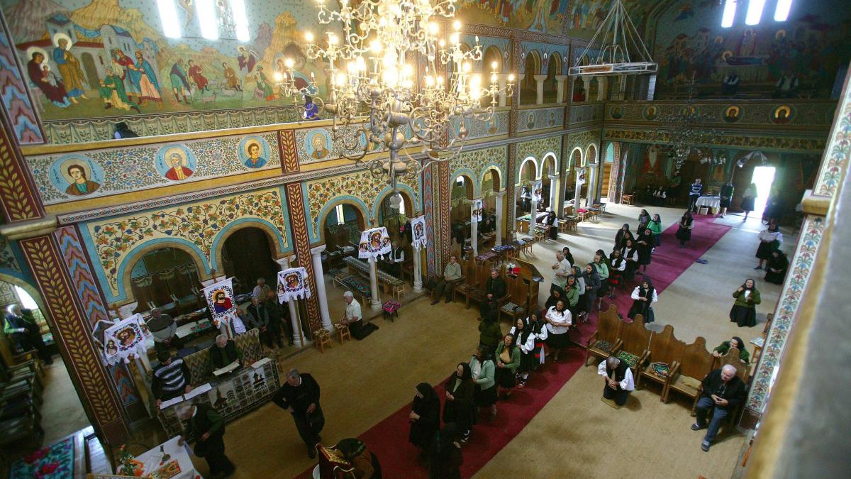 un preot din maramures ofera recompensa de 1000 de euro pentru prinderea unor hoti