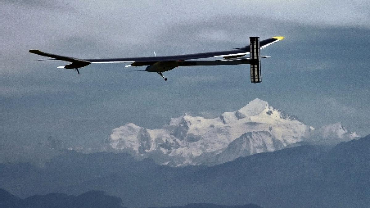 avionul solar elvetian solar impulse va efectua vineri prima sa cursa internationala