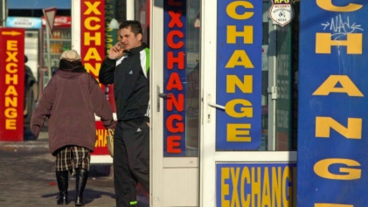 leul s a depreciat in raport cu euro si dolarul american vezi cursul bnr