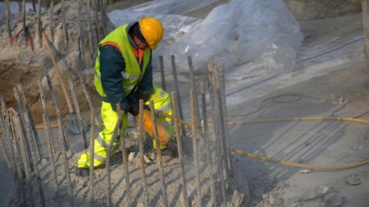 un muncitor la negru s a dat drept mort ca sa nu fie amendat