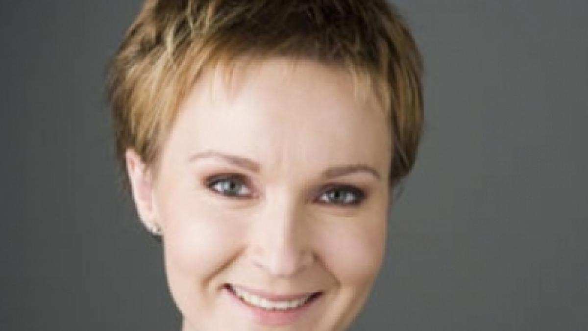 dana grecu economia romaniei un pahar plin cu apa intr o camera zguduita de cutremur