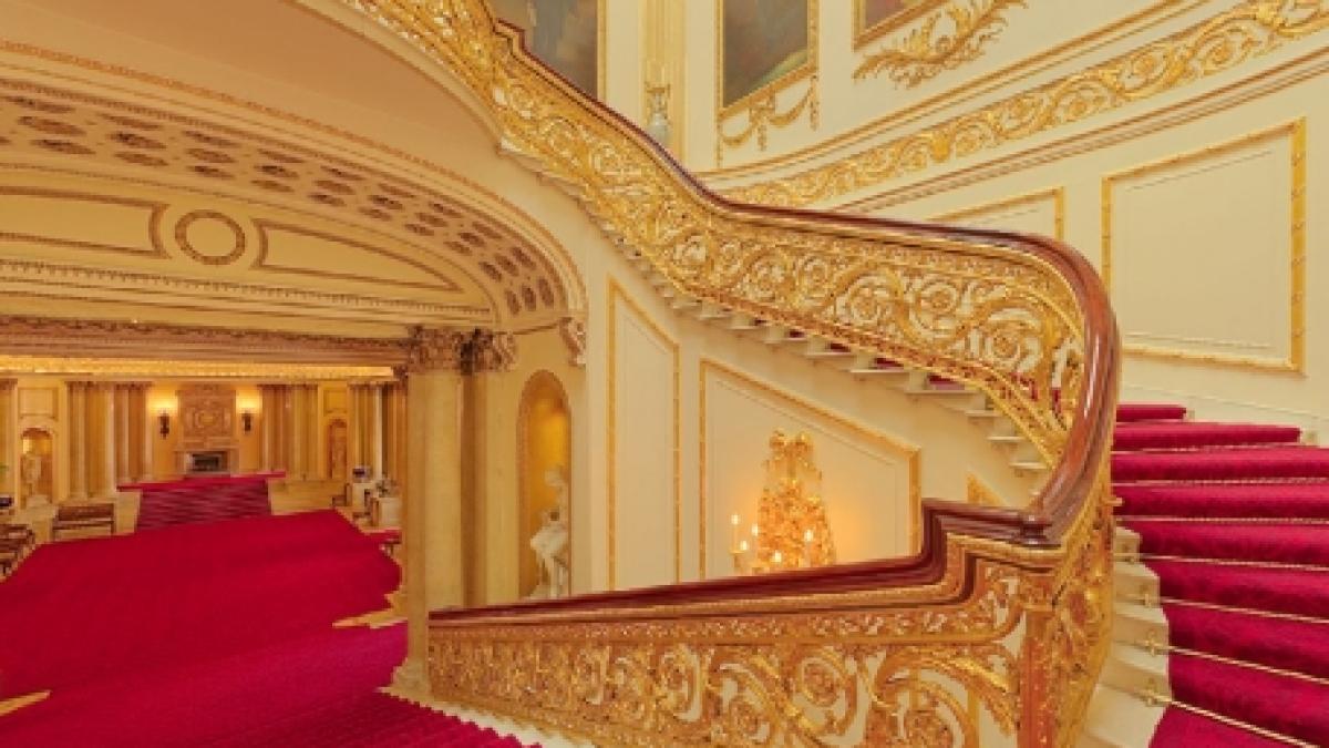 tur virtual al palatului buckingham vezi aici cum arata resedinta reginei marii britanii