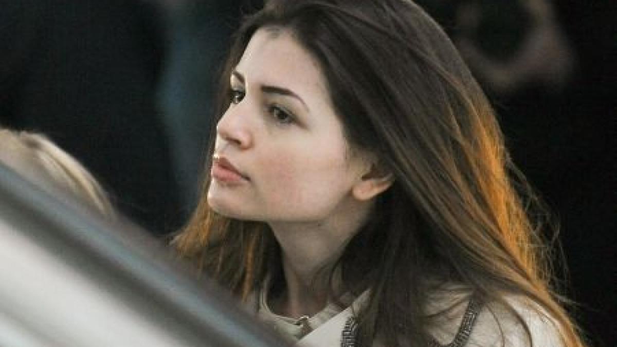 moni s a intors din sua a lucrat ca model pentru a avea bani sa si intretina fata