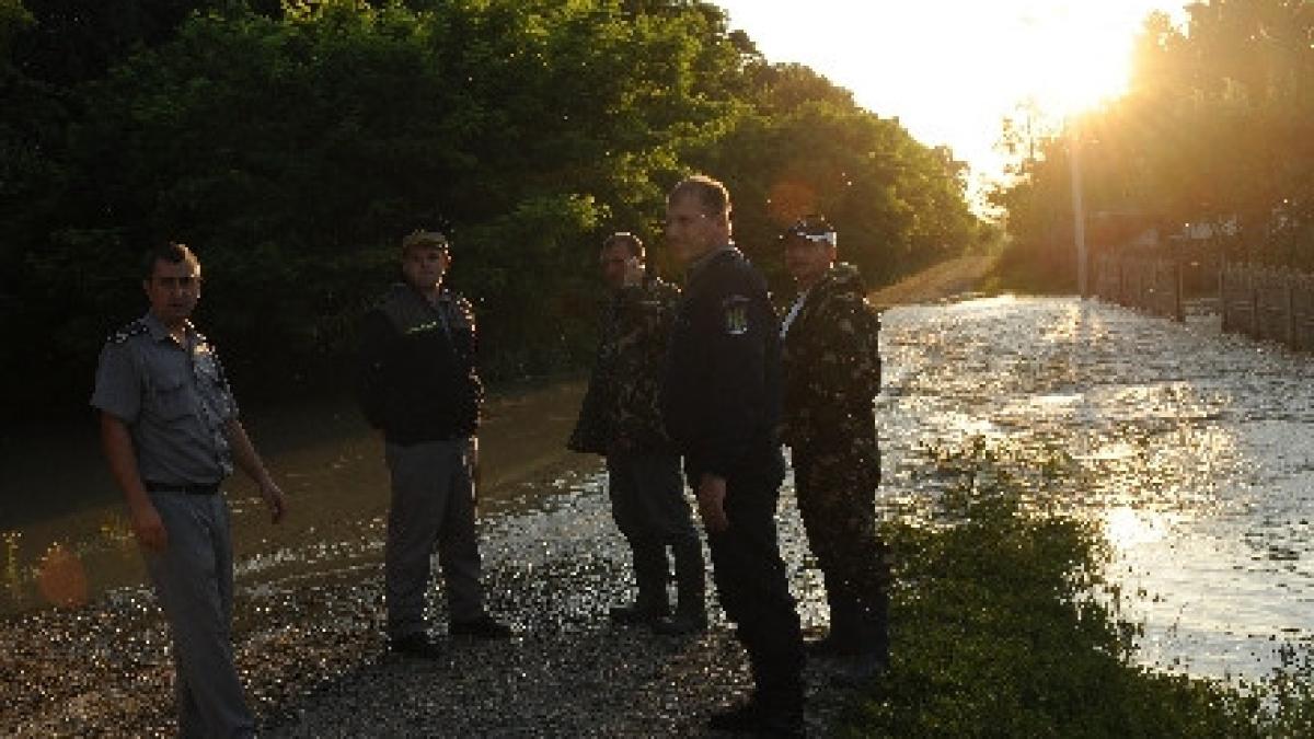 brasov ploile abundente au inundat 400 de case si subsolurile acestora