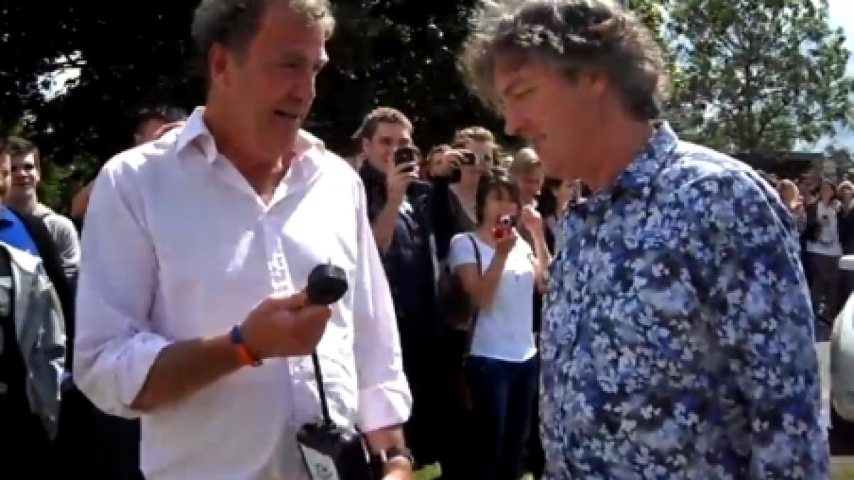 jeremy clarkson si james may au impins o masina electrica pe care o testau pentru top gear