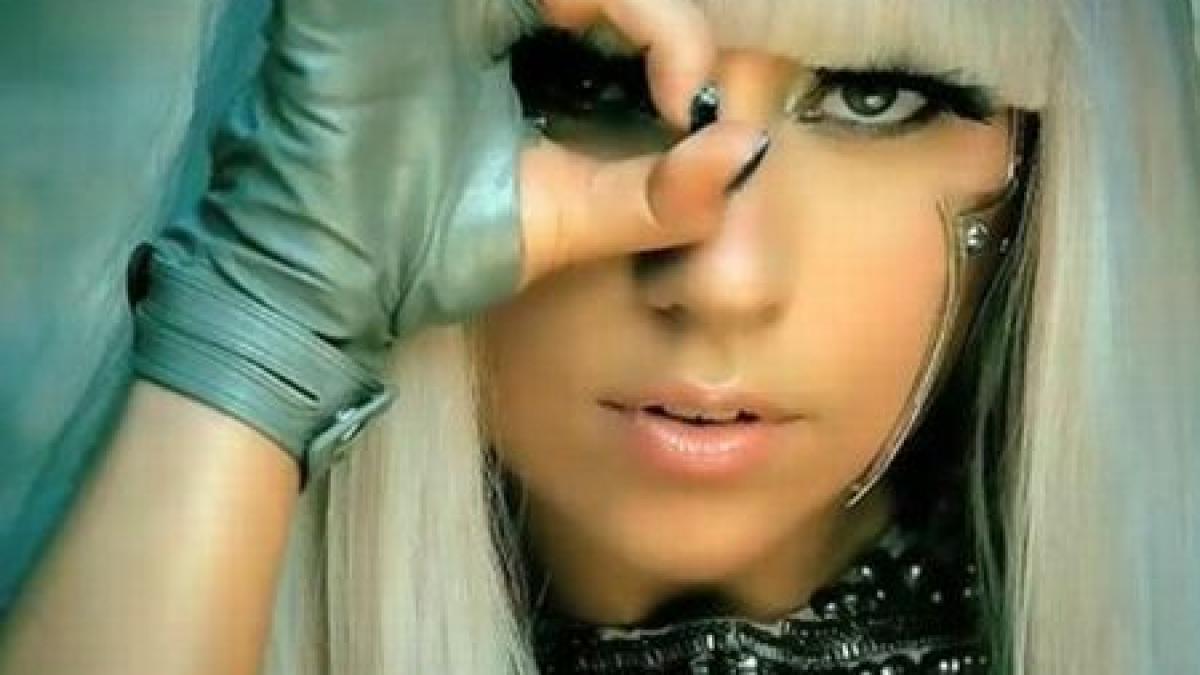 lady gaga prima vedeta cu peste 10 milioane de fani pe twitter