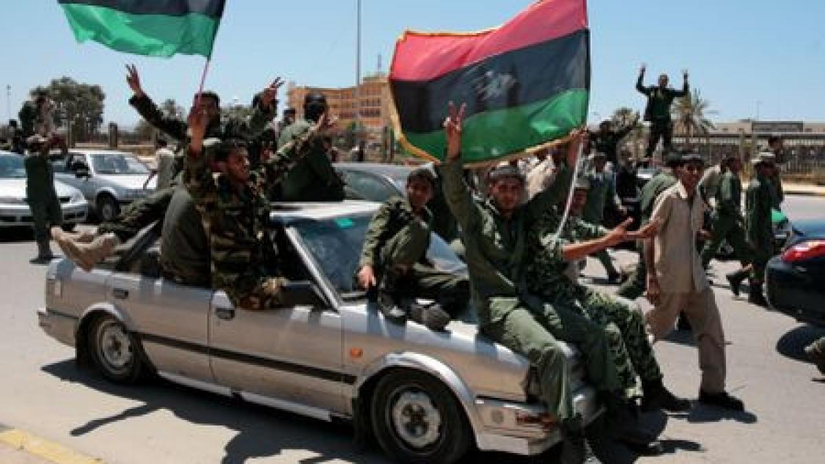 doua cladiri situate langa resedinta lui gaddafi bombardate de trupele nato