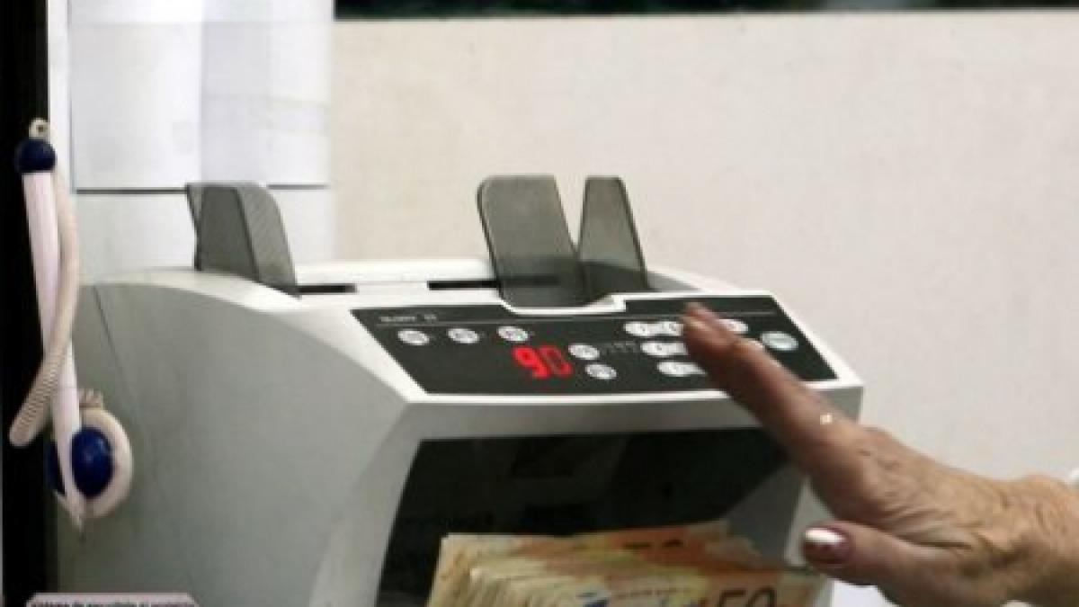 leul se apreciaza dolarul revine sub 2 9 lei vezi cursul bnr