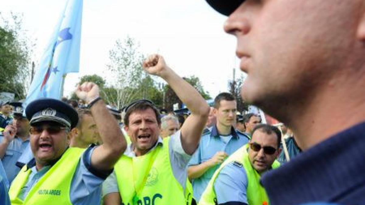 protest in capitala fata de concedierea a peste 9 500 de politisti jandarmi si pompieri