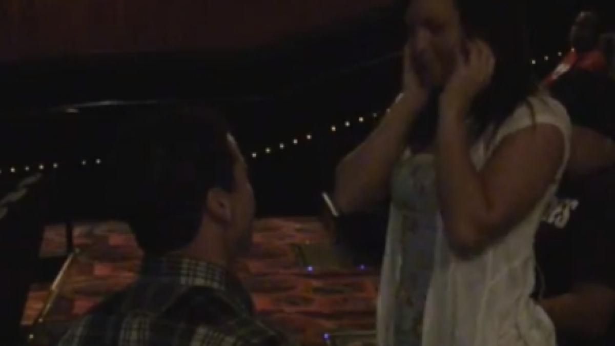 cerere in casatorie pe marile ecrane vezi cum si a surprins un american iubita