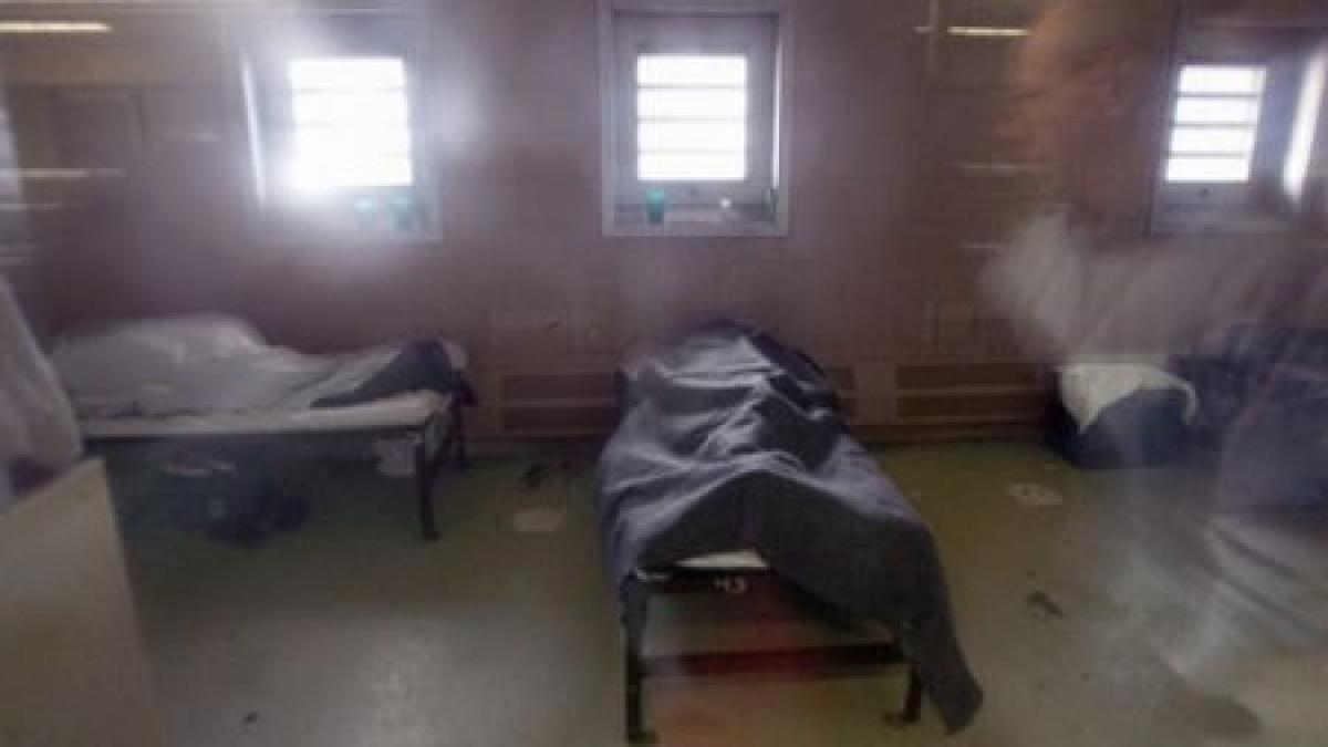 politistii se tem ca seful fmi s ar putea sinucide strauss kahn pus sub supraveghere in inchisoare