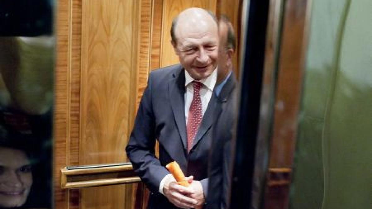 basescu bucurestiul nu are nevoie de referendum parlamentul decide daca desfiinteaza sectoarele