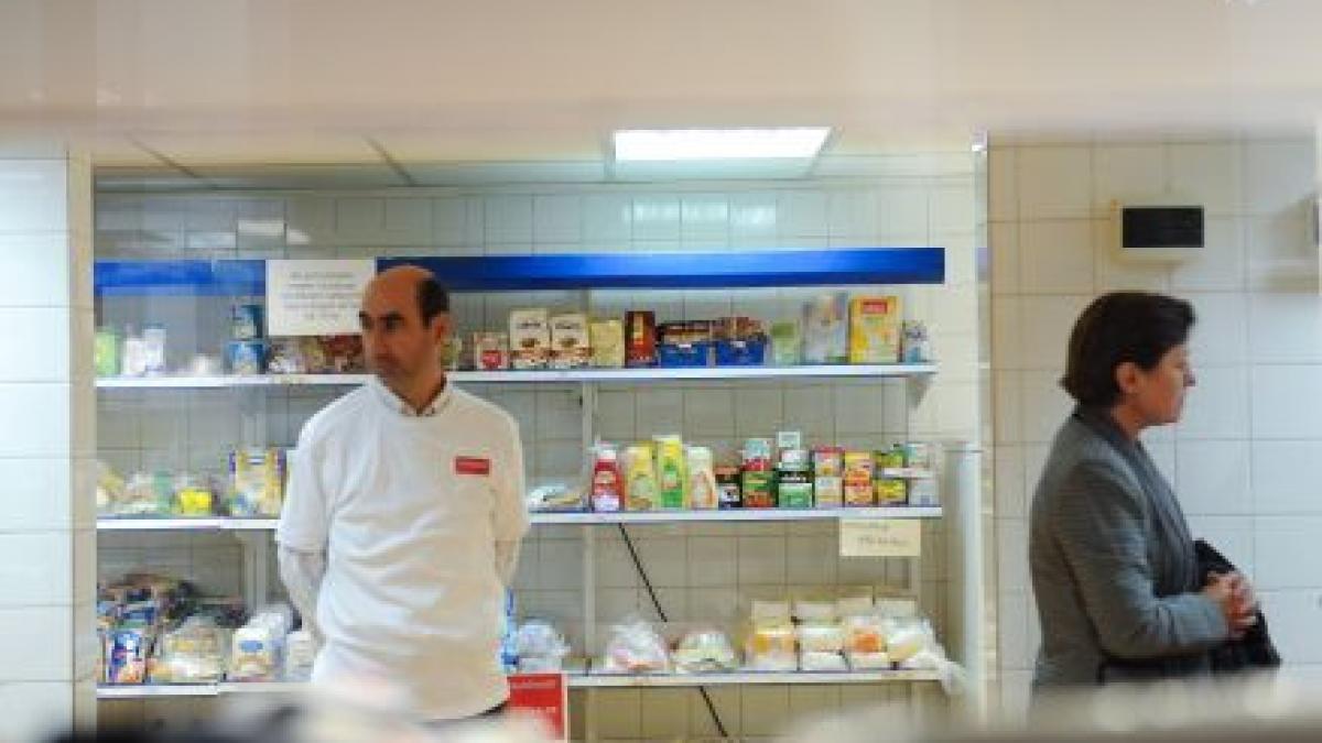 saracia ii impinge pe romani sa cumpere alimente aproape expirate la jumatate de pret