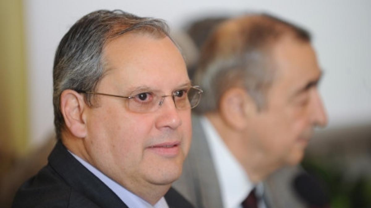 singurul roman care a ajuns in spatiul cosmic decorat de ministrul apararii