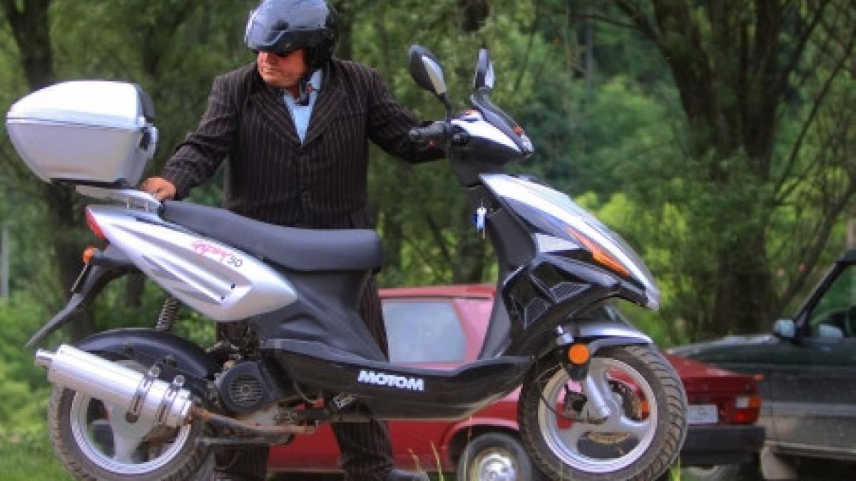 mopedele ar putea fi conduse doar cu permis