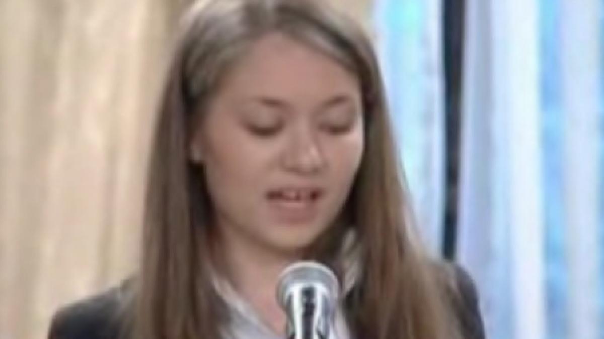 o poeta de 16 ani a impresionat audienta la targul national al cartii de poezie