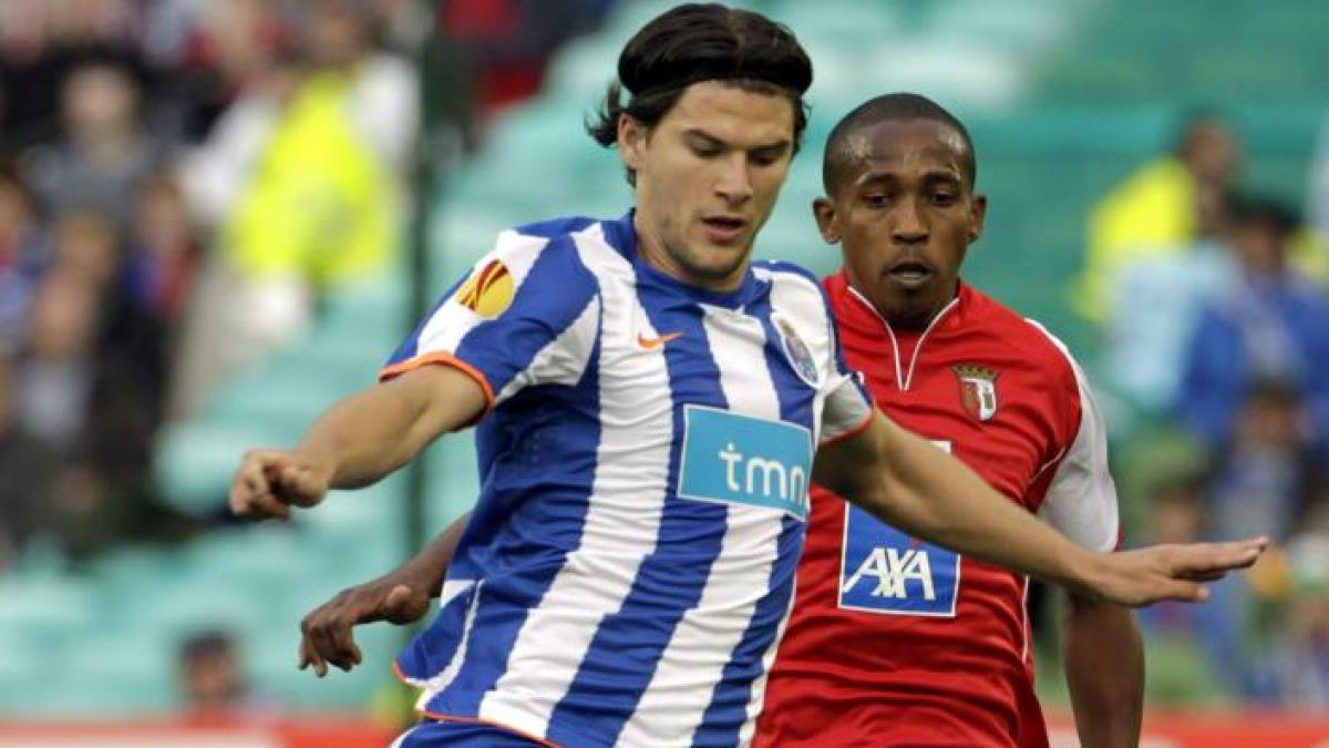 romanii la mare cautare in italia sapunaru este dorit de roma mutu ar putea ajunge la milan