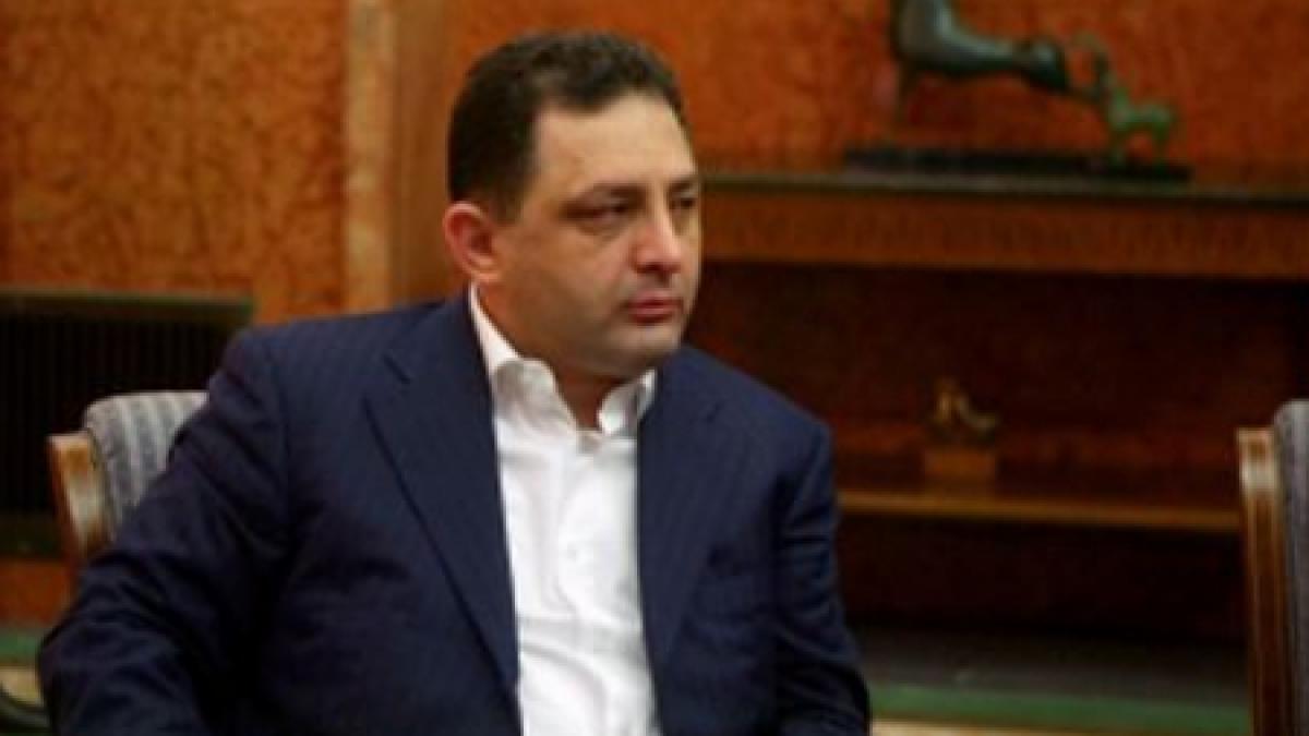 vanghelie a plecat in sua va participa la o conferinta cu barack obama si cauta investitori