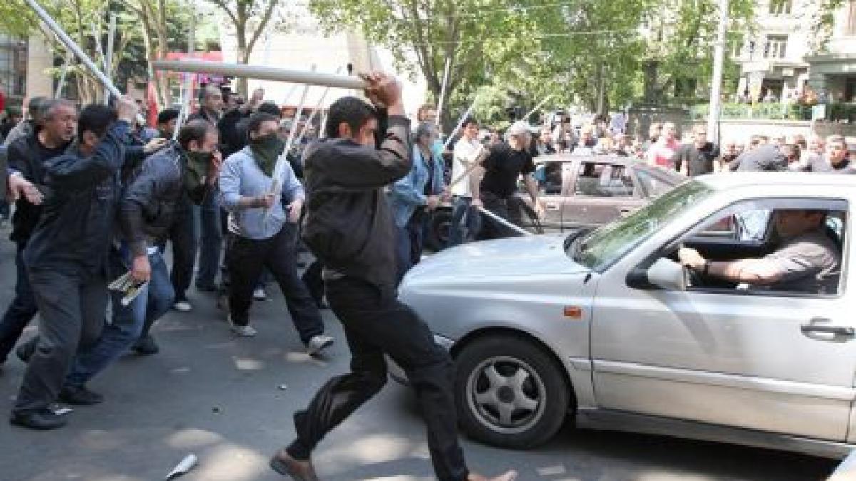 confruntari extrem de violente in capitala georgiei intre simpatizantii opozitiei si politisti