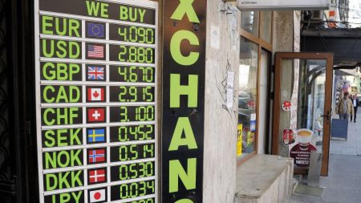 leul continua sa se deprecieze in raport cu euro si dolarul vezi cursul bnr
