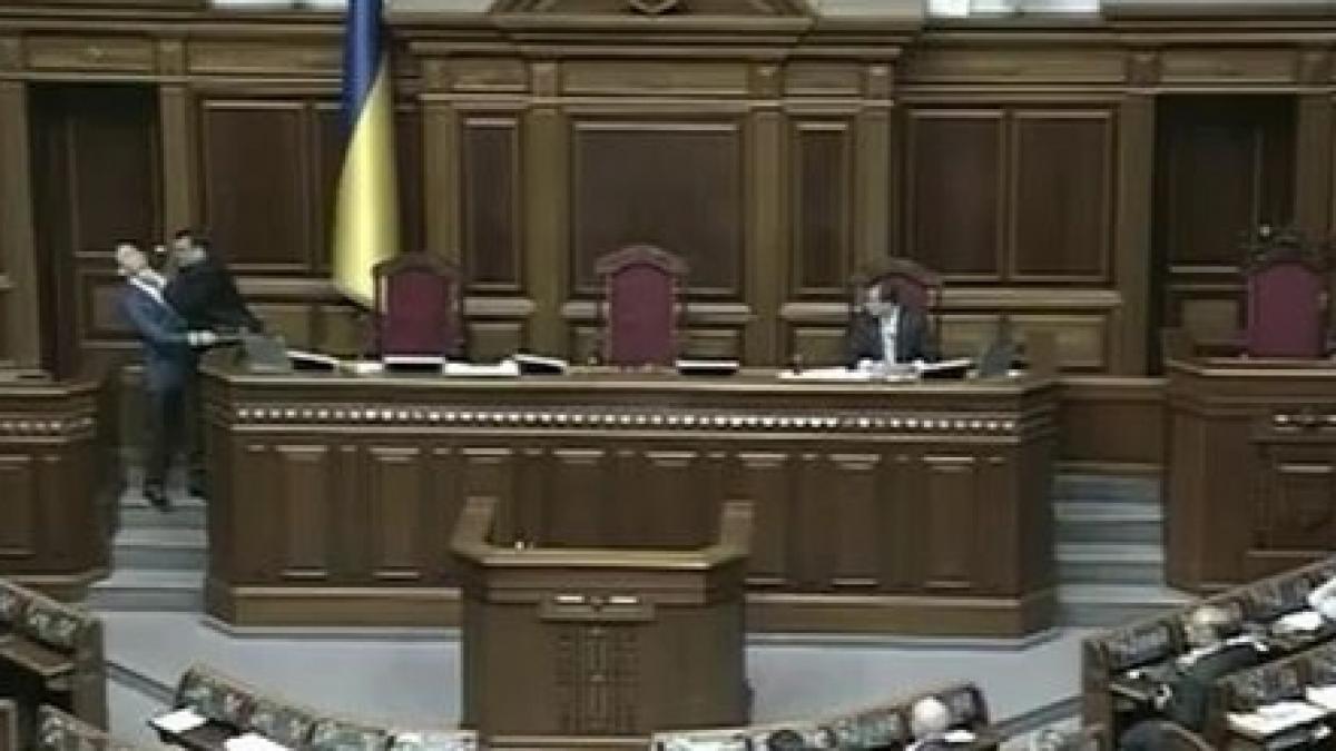 conflictele din ucraina se rezolva cu pumnul inclusiv in parlament