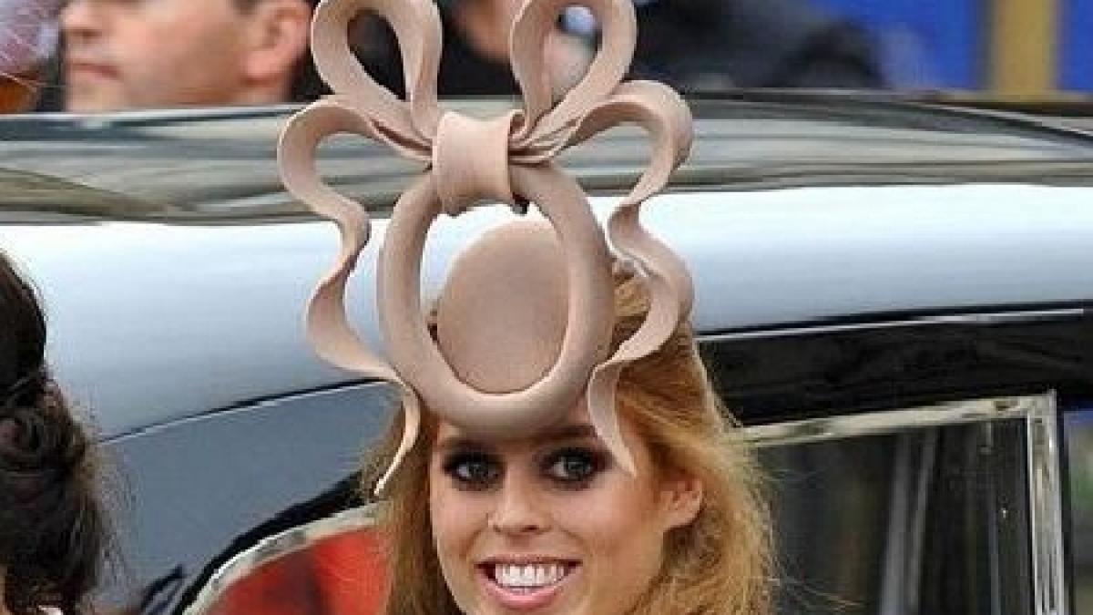 palaria purtata de printesa beatrice la nunta regala vanduta cu 81 000 de lire