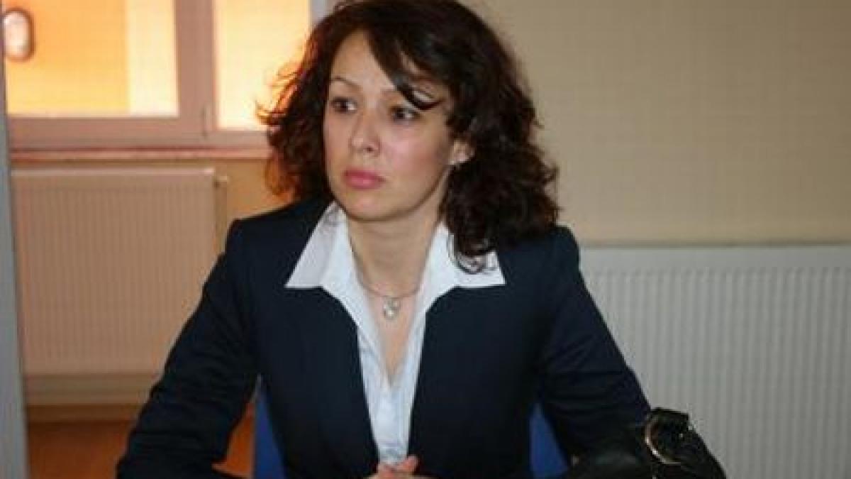 sotia lui mironescu nimic nu l implica si nu l leaga pe sotul meu de activitatile din port si din