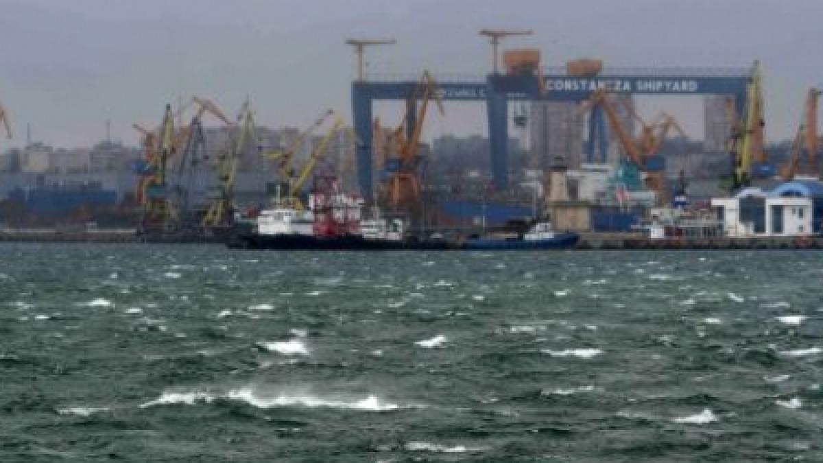 razii in portul constanta sunt verificati comisionarii vamali