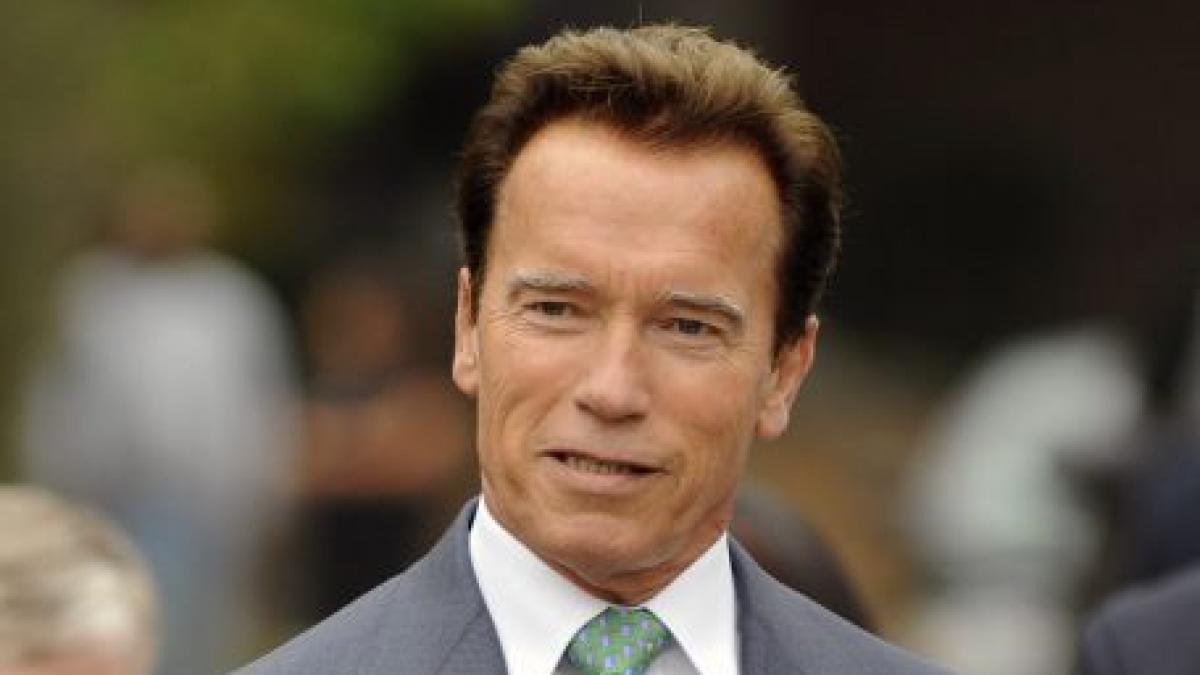 arnold schwarzenegger alaturi de sotie si amanta in aceleasi poze