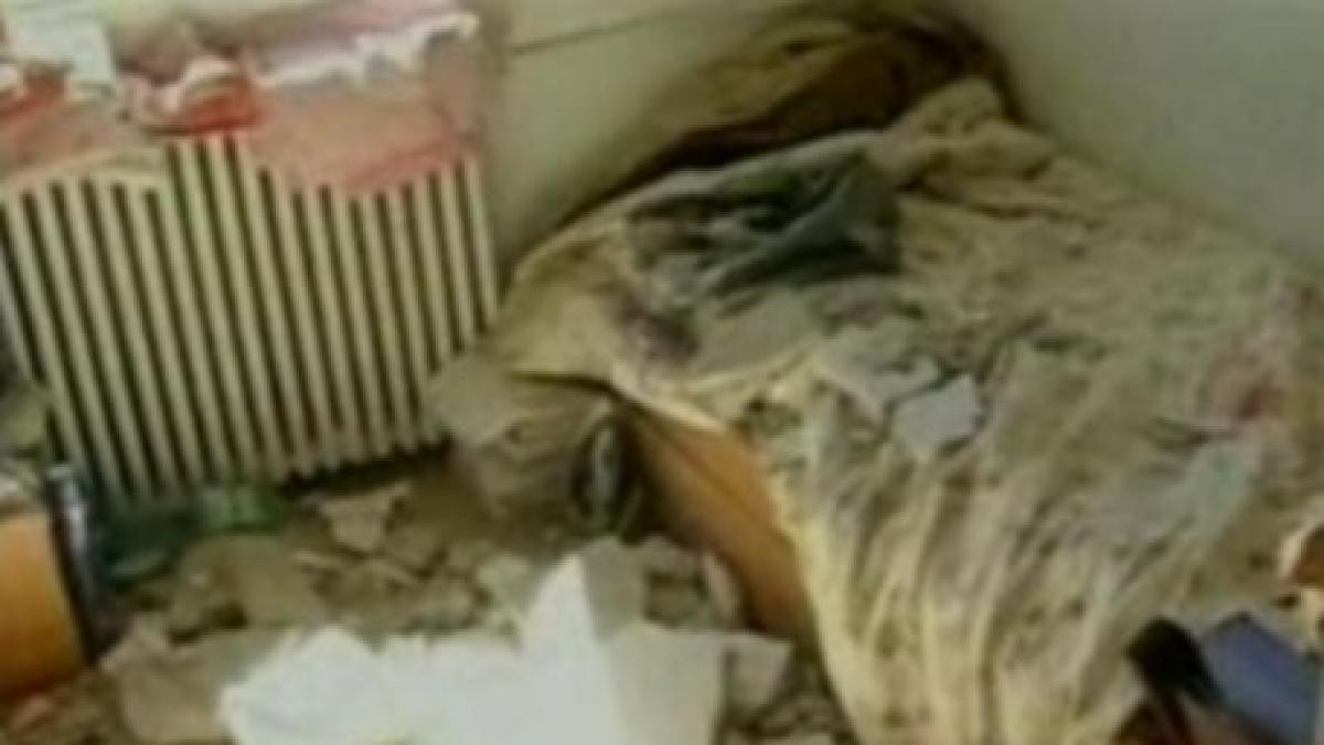 o tanara studenta din iasi a fost usor ranita dupa ce tavanul camerei a ajuns pe podea