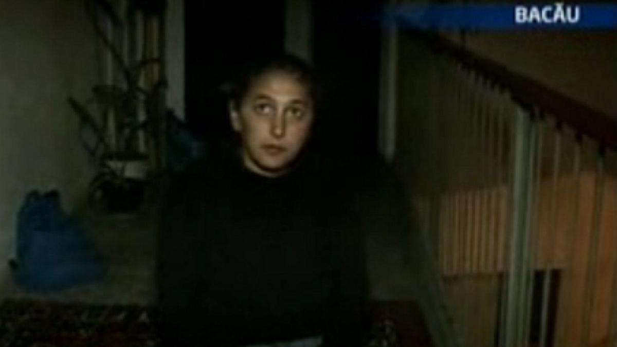 bacau o femeie cu doi copii doarme pe scara blocului