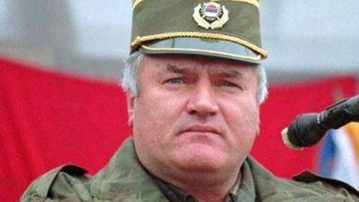 ratko mladici cunoscut si ca macelarul din balcani este in avion in drum spre haga