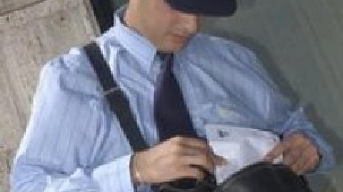 un postas din dolj a incasat timp de zece ani pensiile a patru persoane decedate