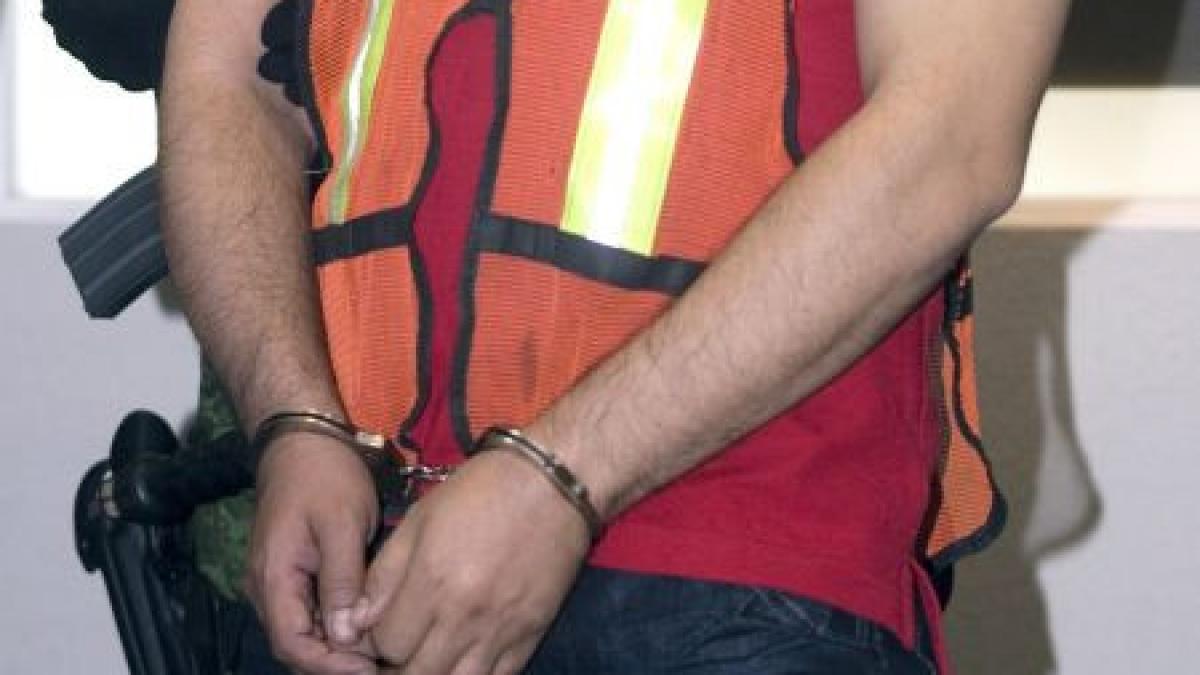 noua traficanti de droguri retinuti de politistii din bacau